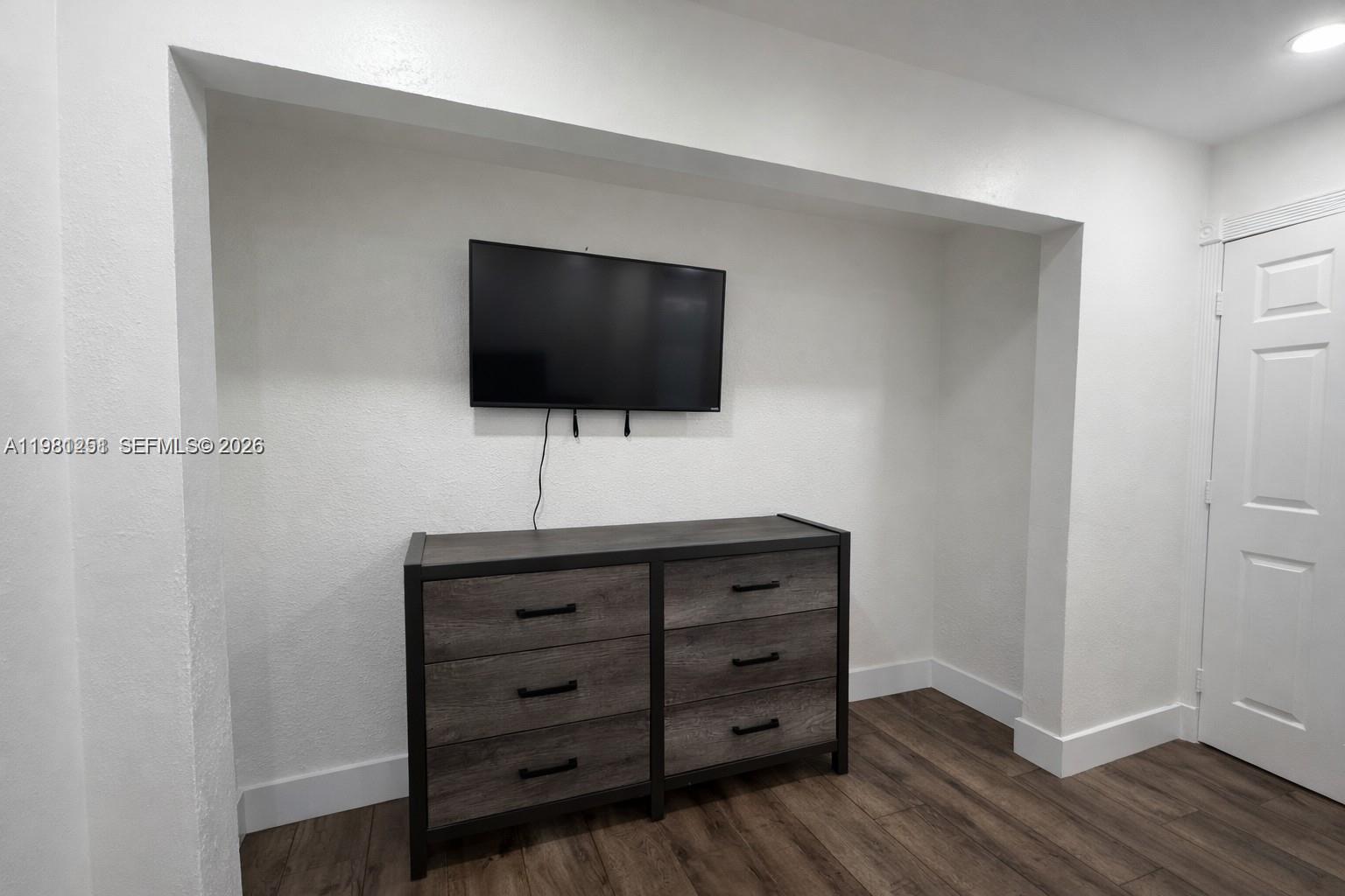 DEVON-AIRE VILLAS SEC 5 - Residential