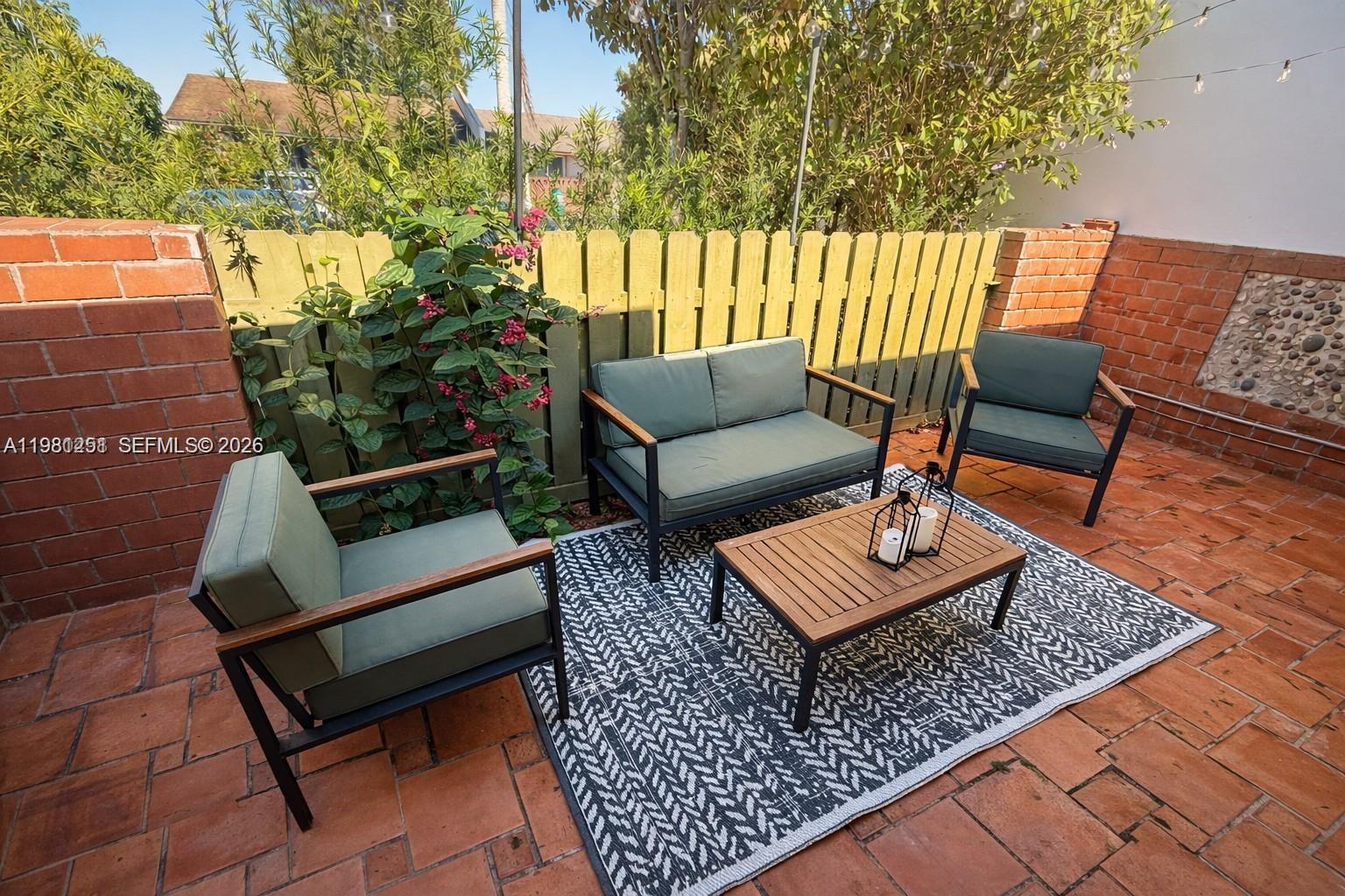 DEVON-AIRE VILLAS SEC 5 - Residential