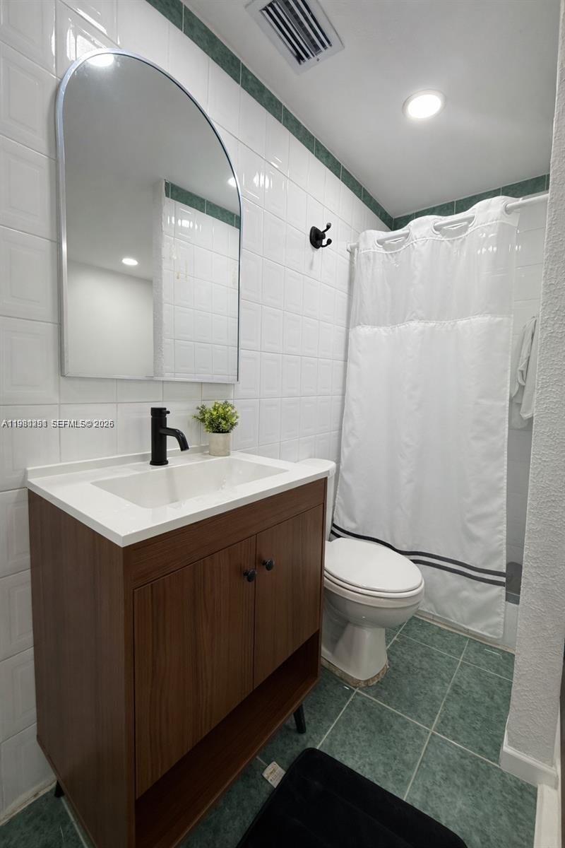 DEVON-AIRE VILLAS SEC 5 - Residential