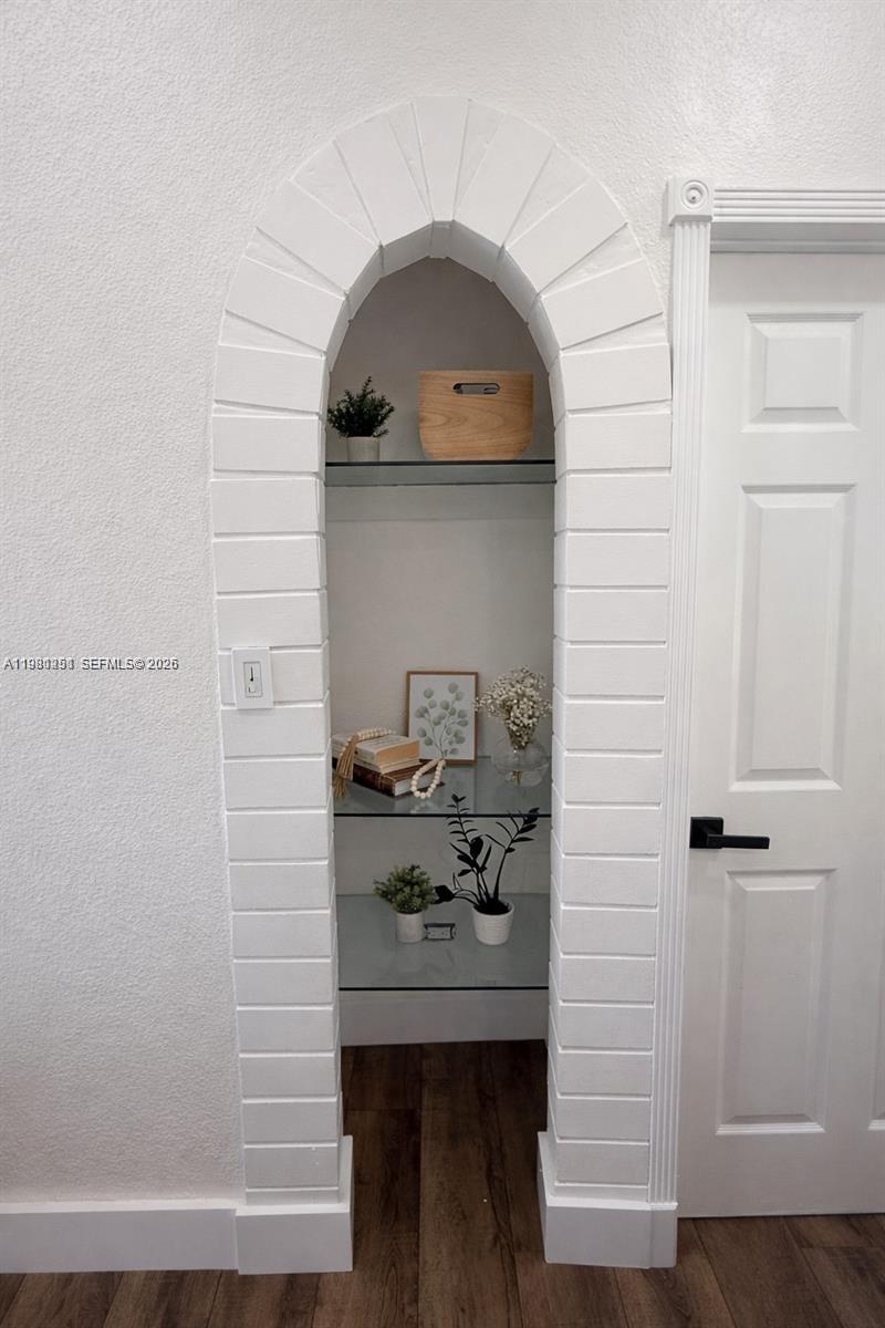 DEVON-AIRE VILLAS SEC 5 - Residential