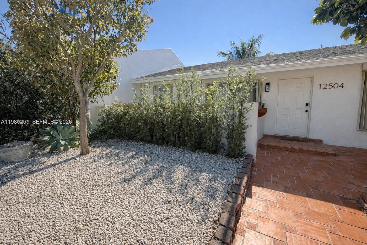 DEVON-AIRE VILLAS SEC 5 - Residential