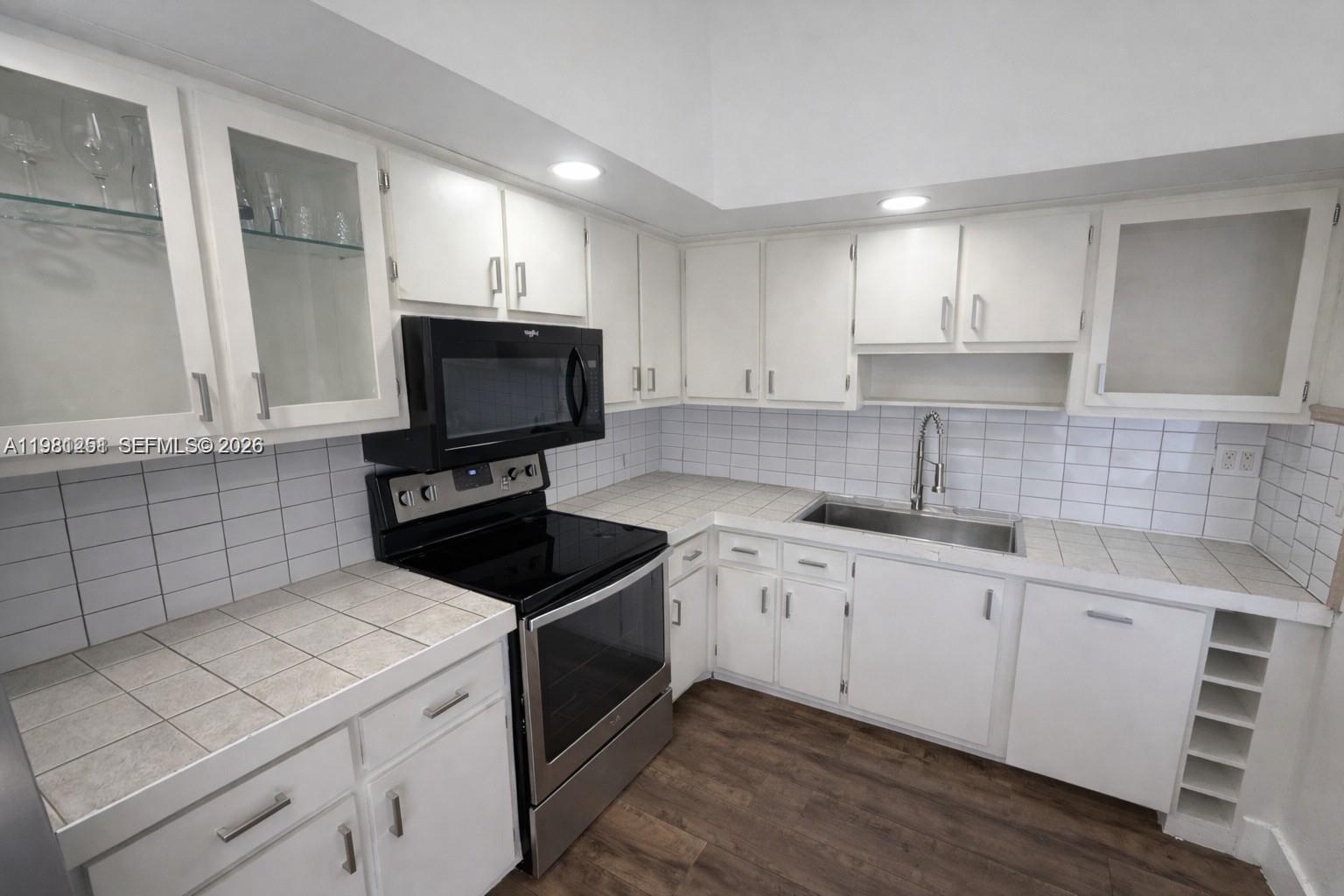 DEVON-AIRE VILLAS SEC 5 - Residential