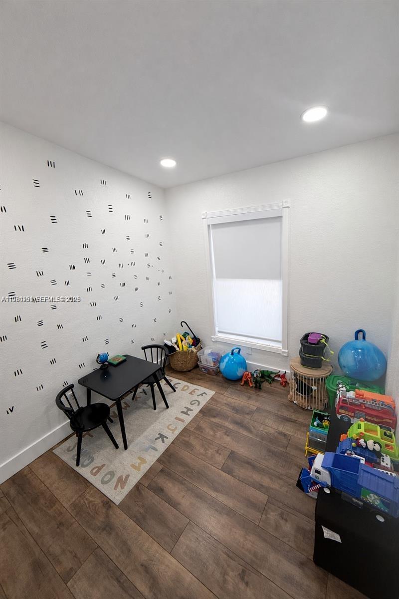 DEVON-AIRE VILLAS SEC 5 - Residential