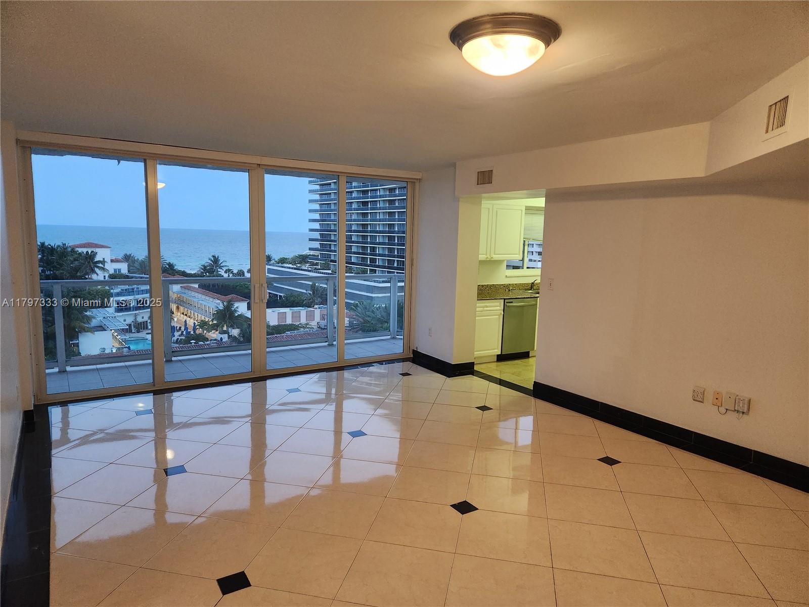5900 Collins Ave 906