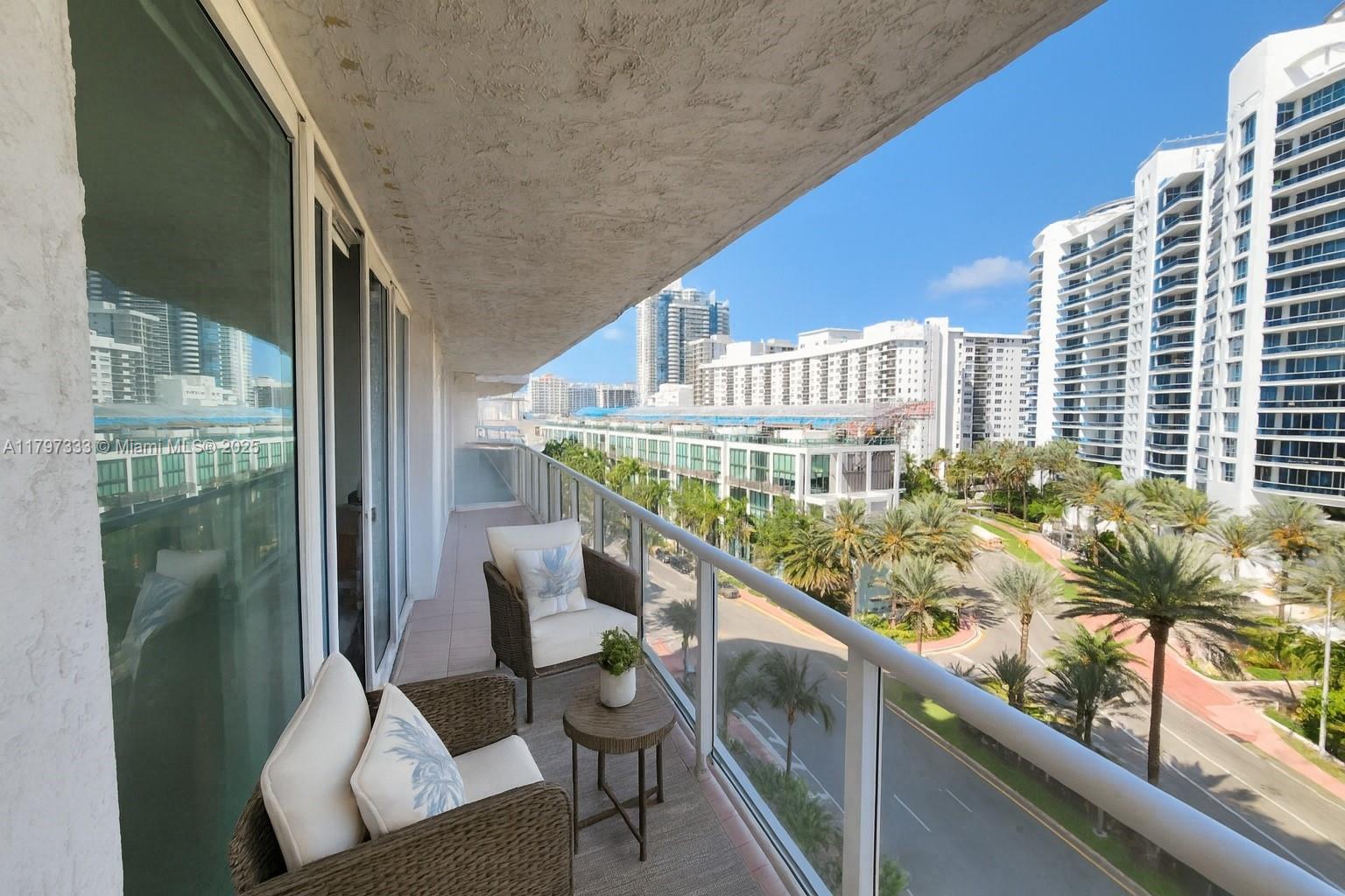 5900 Collins Ave 906