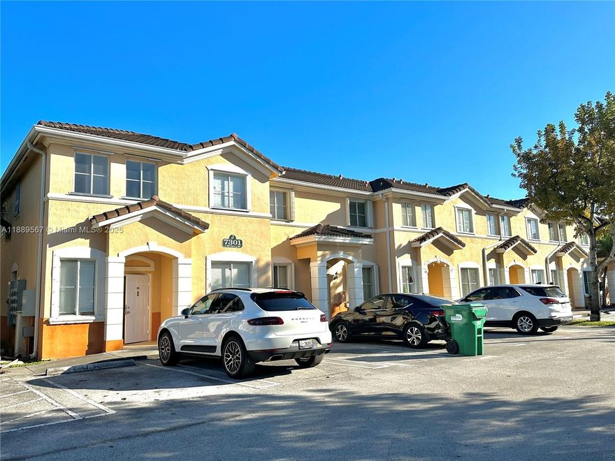 Excellent location for immediate occupancy! Gorgeous 4 bedrooms / 3 bathrooms corner townhouse with natural light and direct access. Pet friendly under 20 lbs.