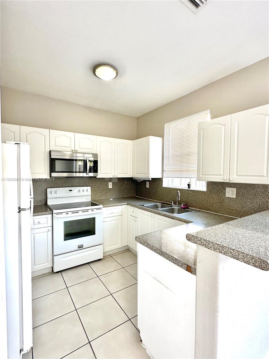 SHOMA VILLAS II AT COUNTR - Residential Lease
