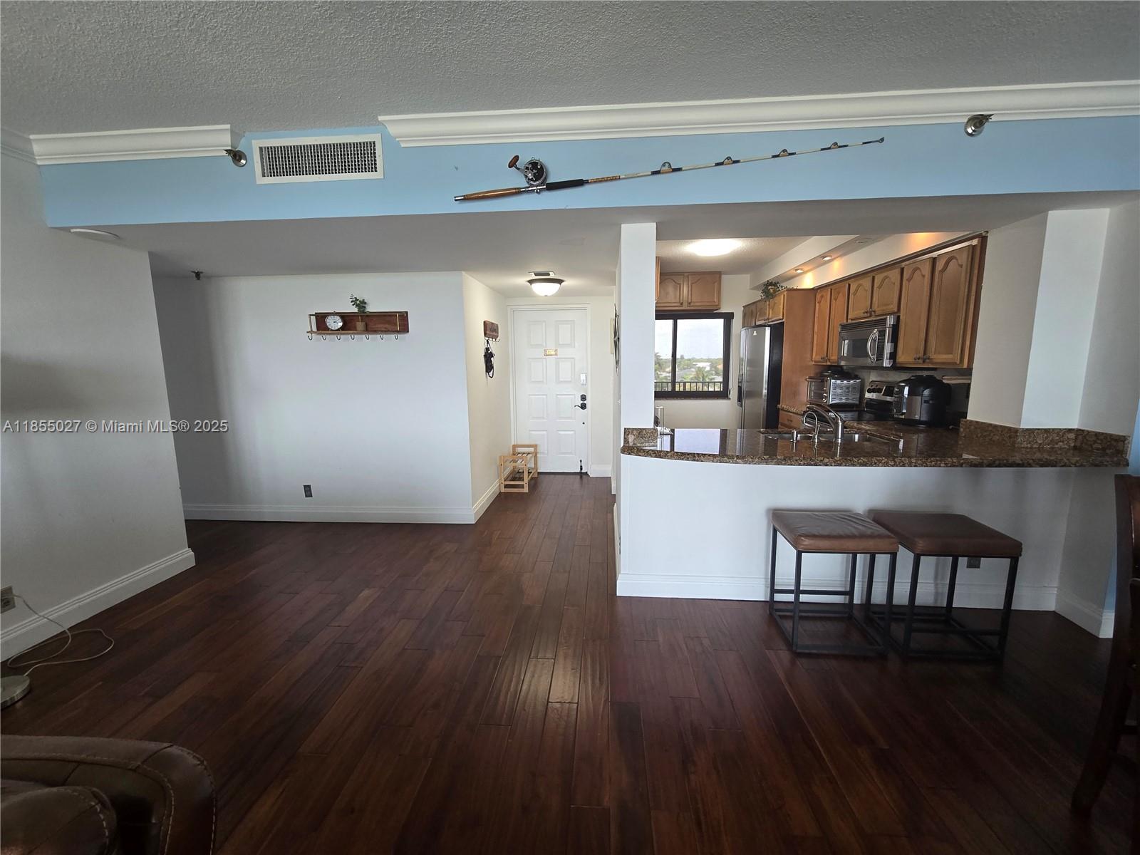 EVERGLADES CLUB CONDO - Residential Lease