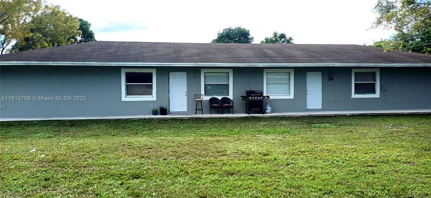 Centrally located and recently renovated duplex with 3 bedrooms 1 bathroom for rent.  Suitable for young families, couples and corporate singles.  This Duplex is carefully maintained with the tenant in mind. Exterior freshly painted, fully refurbished bathroom and paved parking space.  No Pets Allowed.