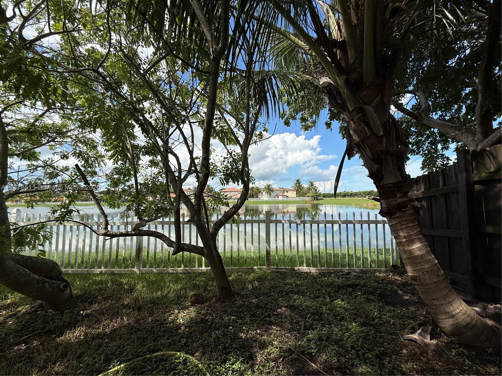 FLORIDIAN BAY ESTATES SOU - Residential