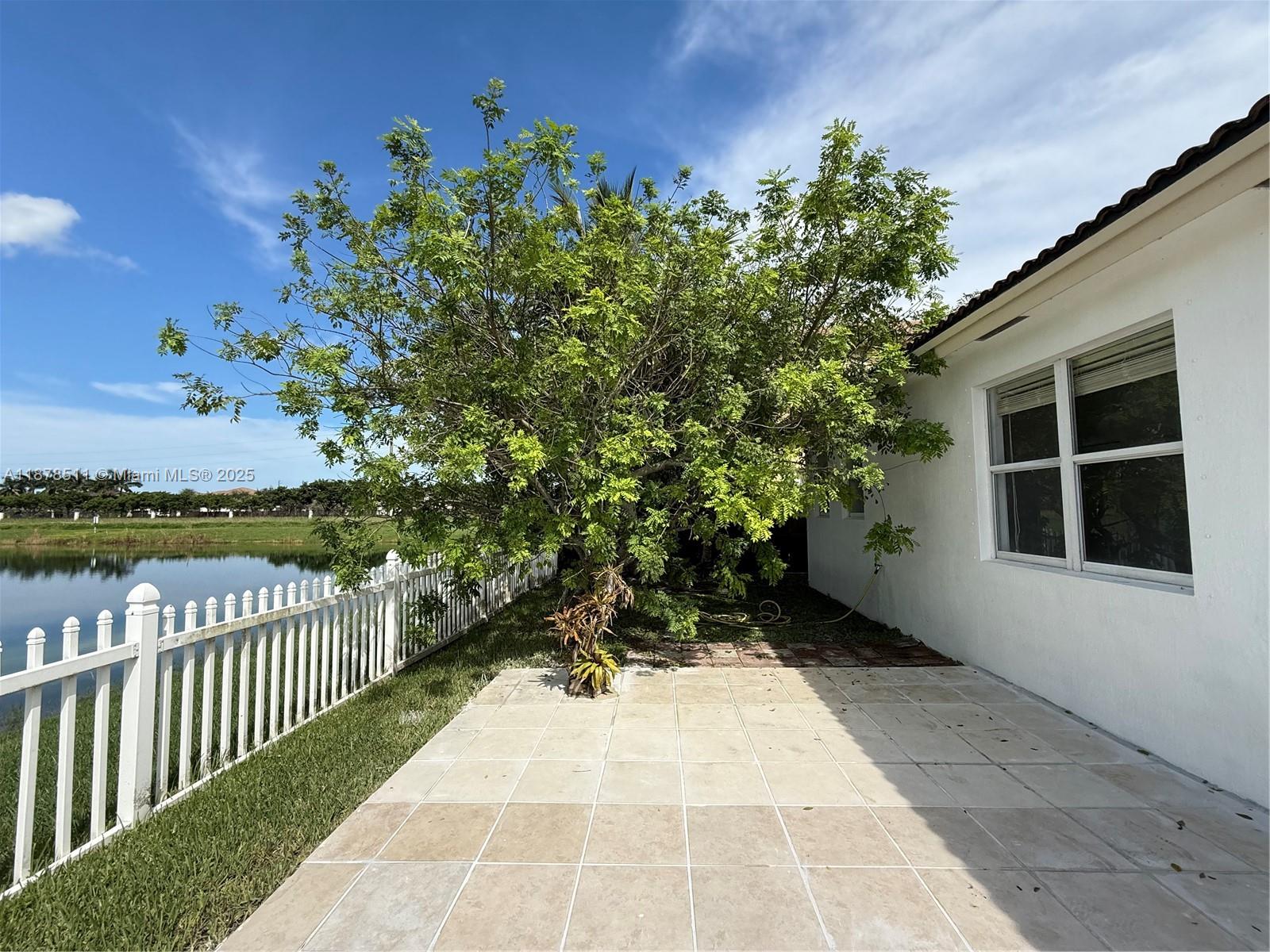 FLORIDIAN BAY ESTATES SOU - Residential