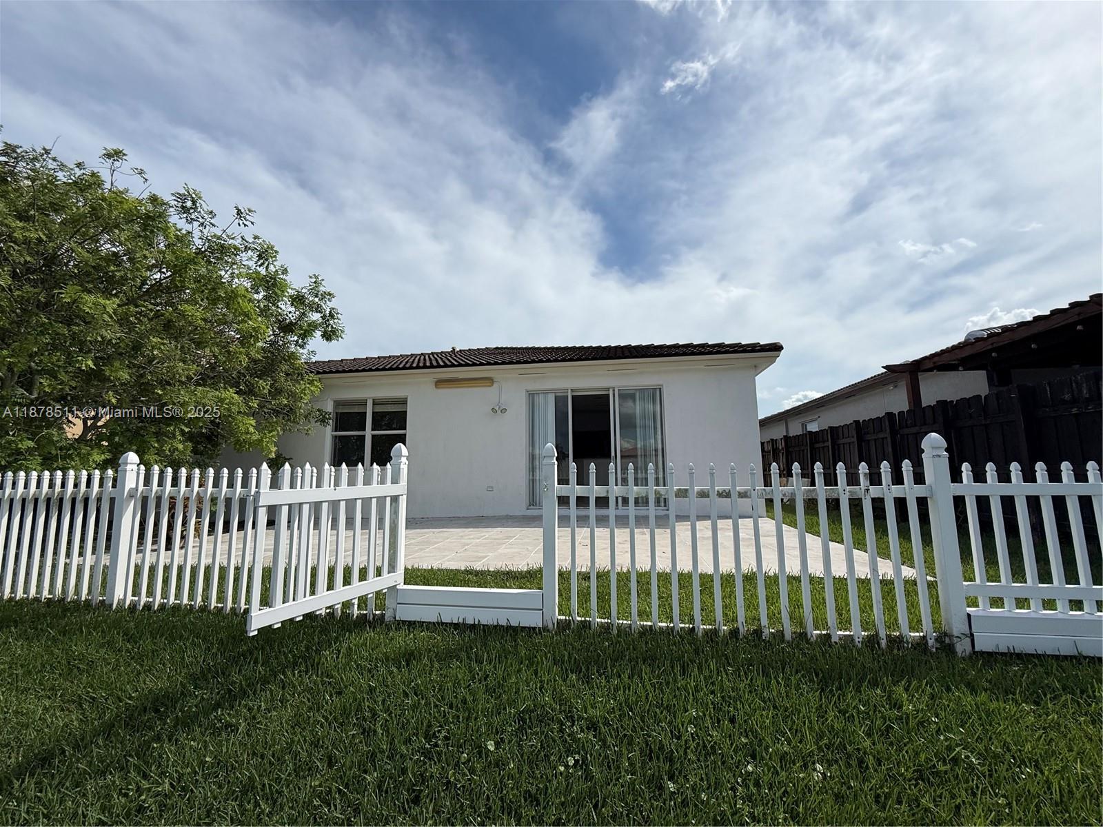 FLORIDIAN BAY ESTATES SOU - Residential