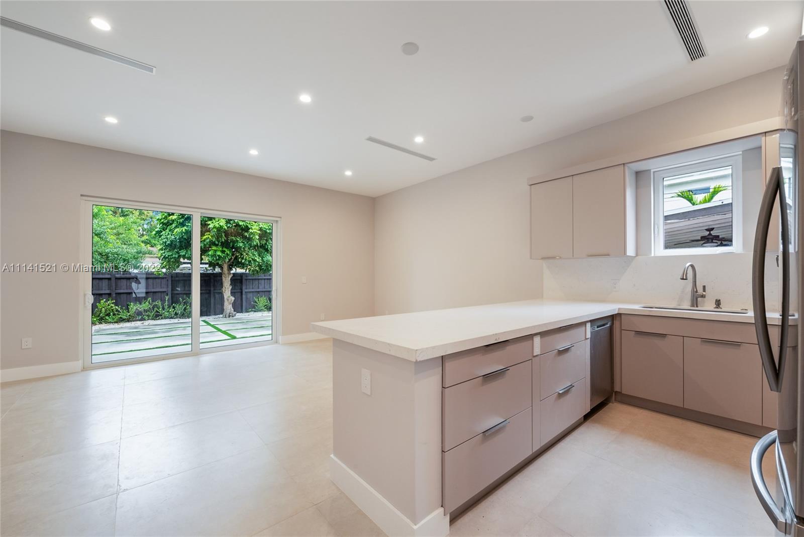 Douglas Manor - Residential