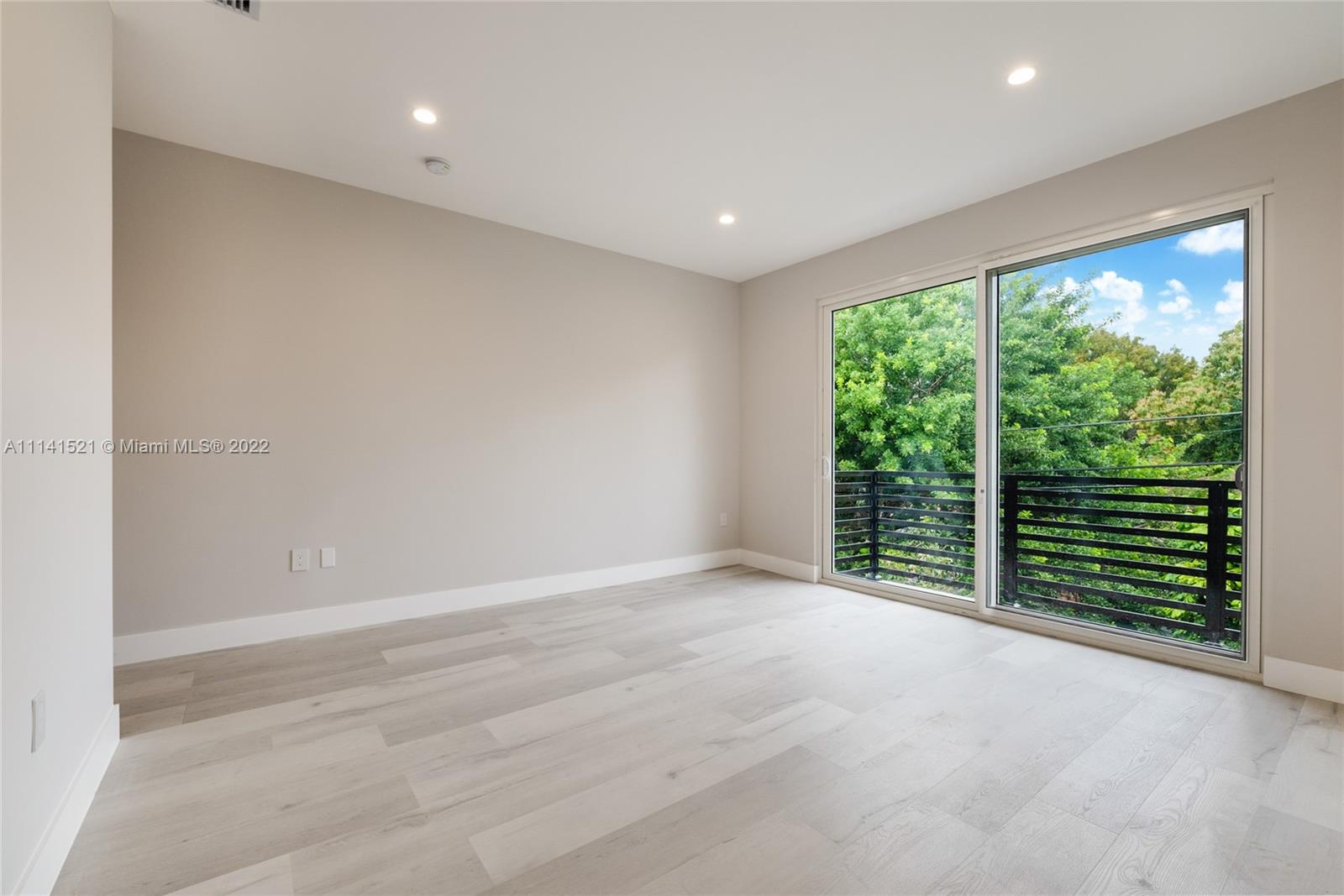 Douglas Manor - Residential