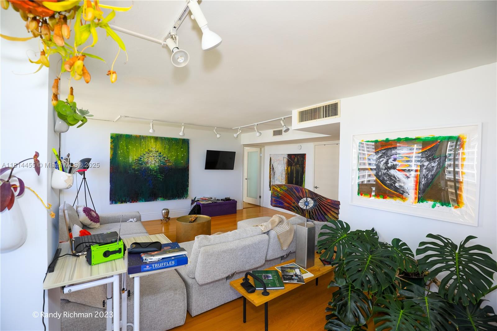 CHARTER CLUB CONDO - Residential Lease
