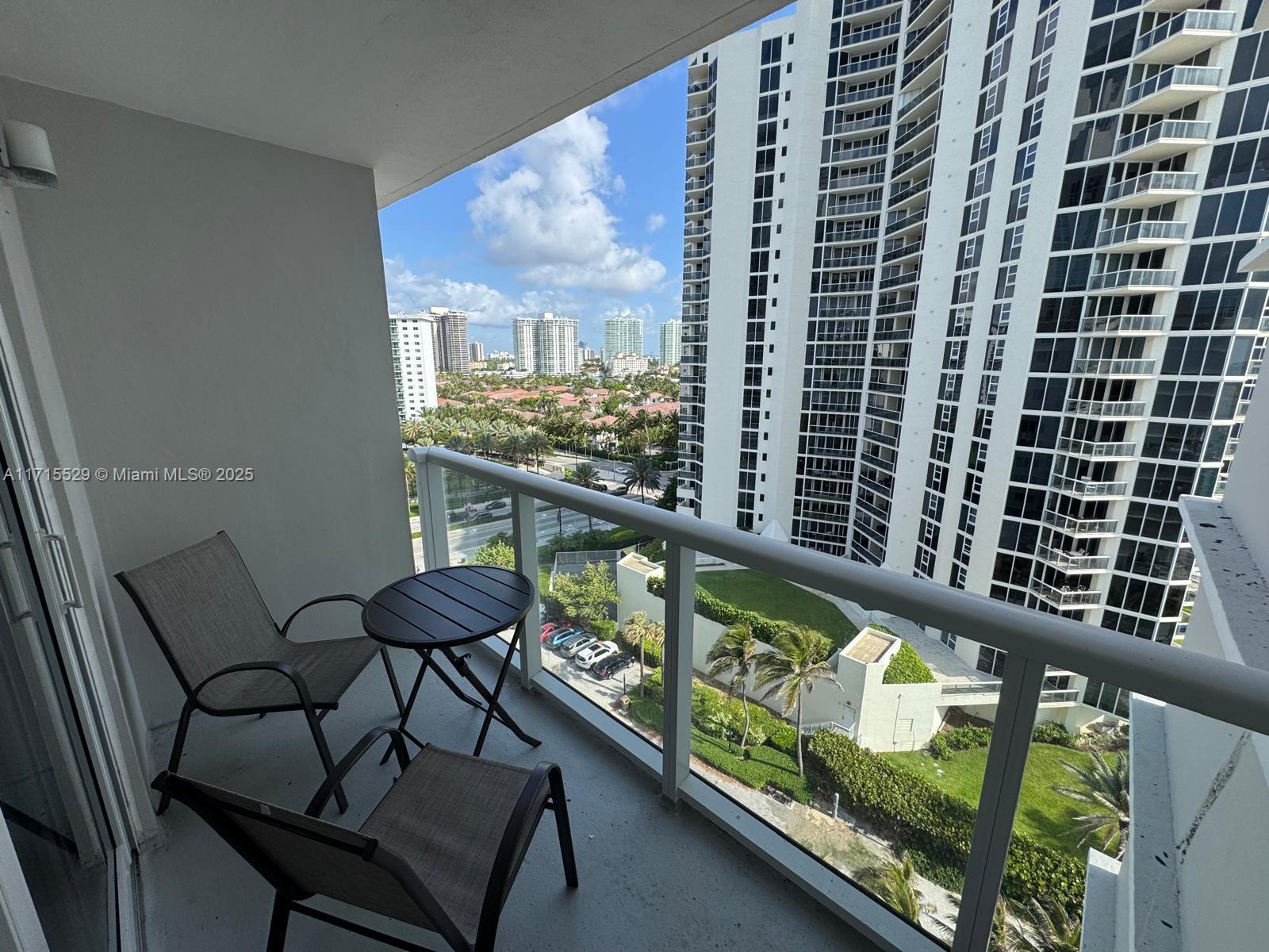 THE AVENTURA BEACH CLUB C - Residential