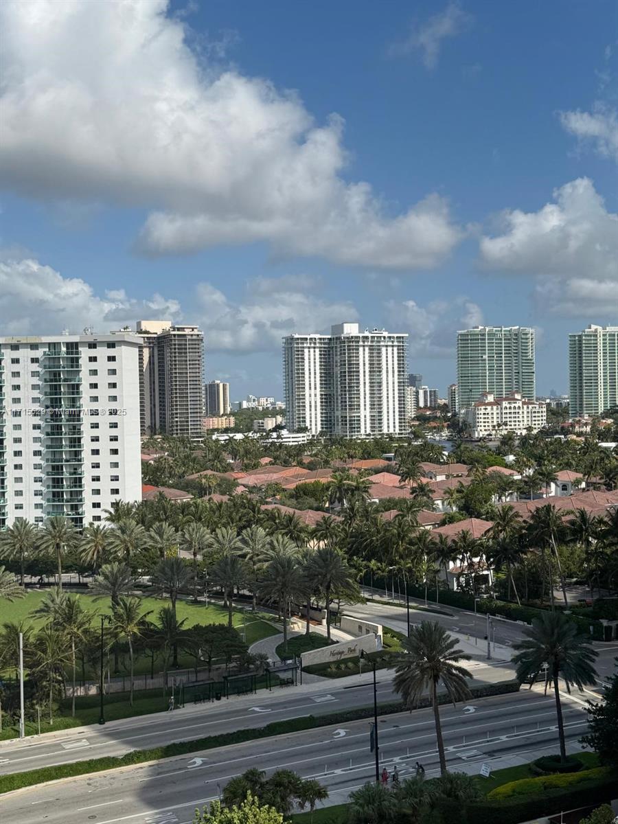 THE AVENTURA BEACH CLUB C - Residential