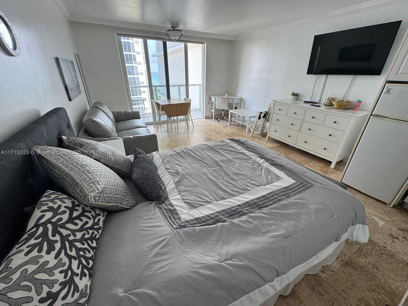 THE AVENTURA BEACH CLUB C - Residential