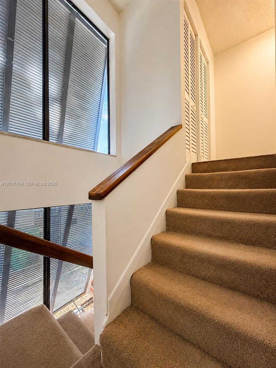 SNAPPER CREEK TOWNHOUSES - Residential