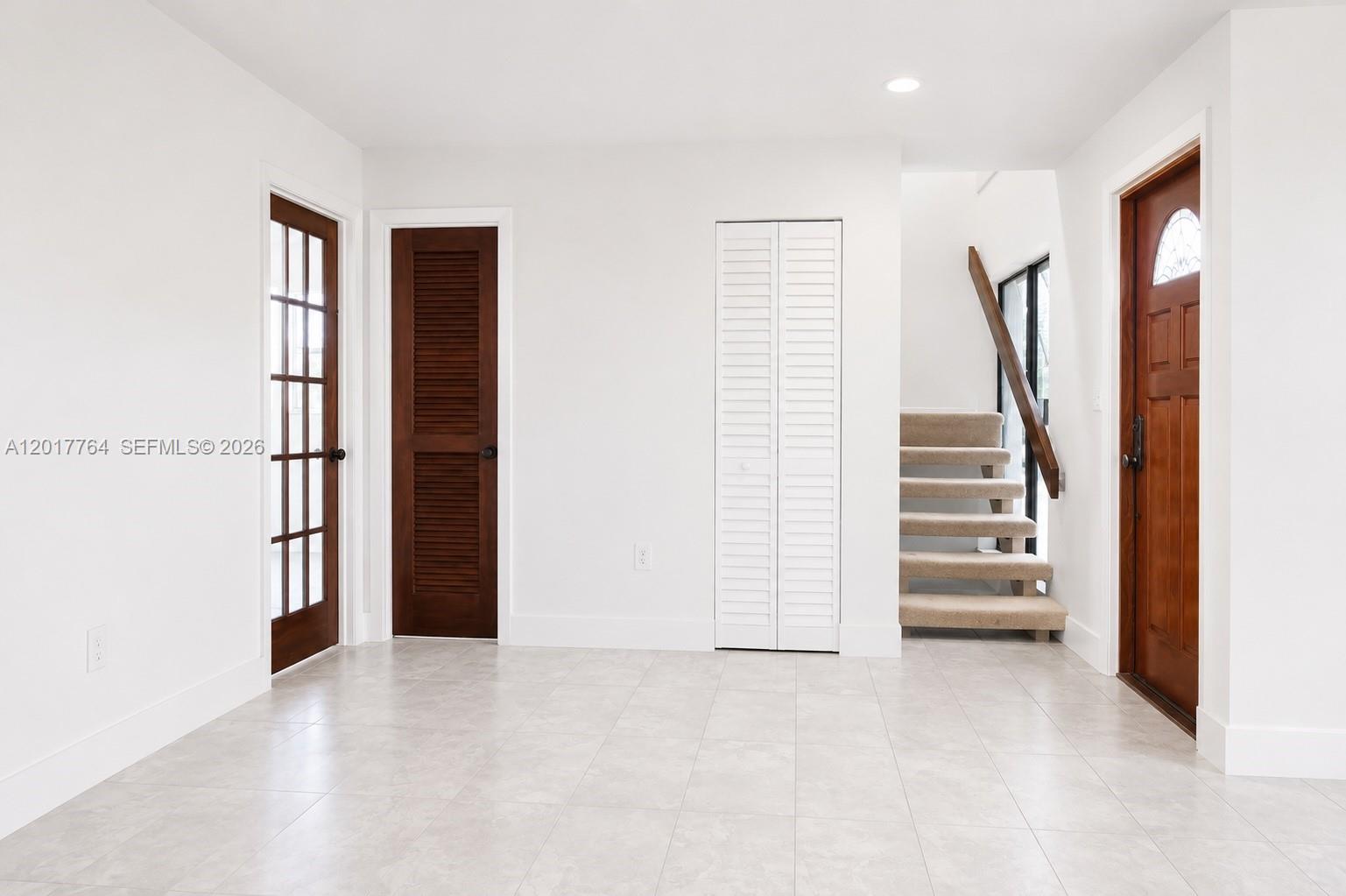 SNAPPER CREEK TOWNHOUSES - Residential