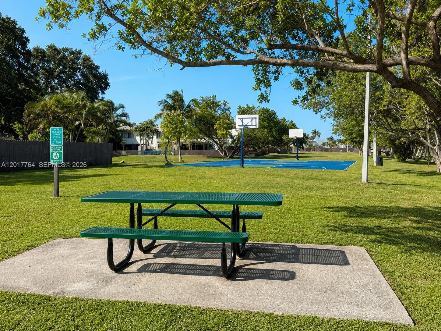 SNAPPER CREEK TOWNHOUSES - Residential
