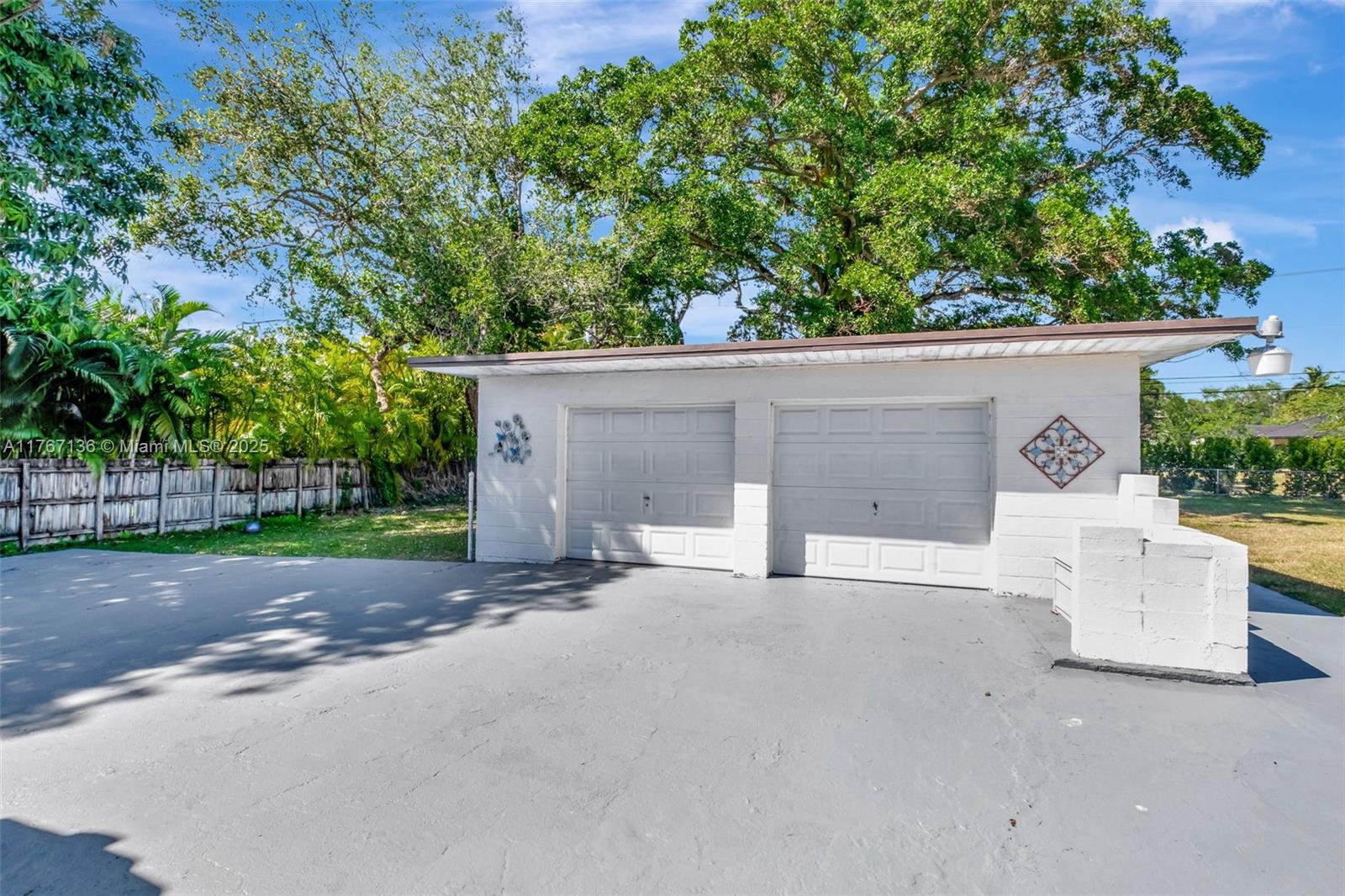 HELMS COUNTRY ESTATES RE- - Residential