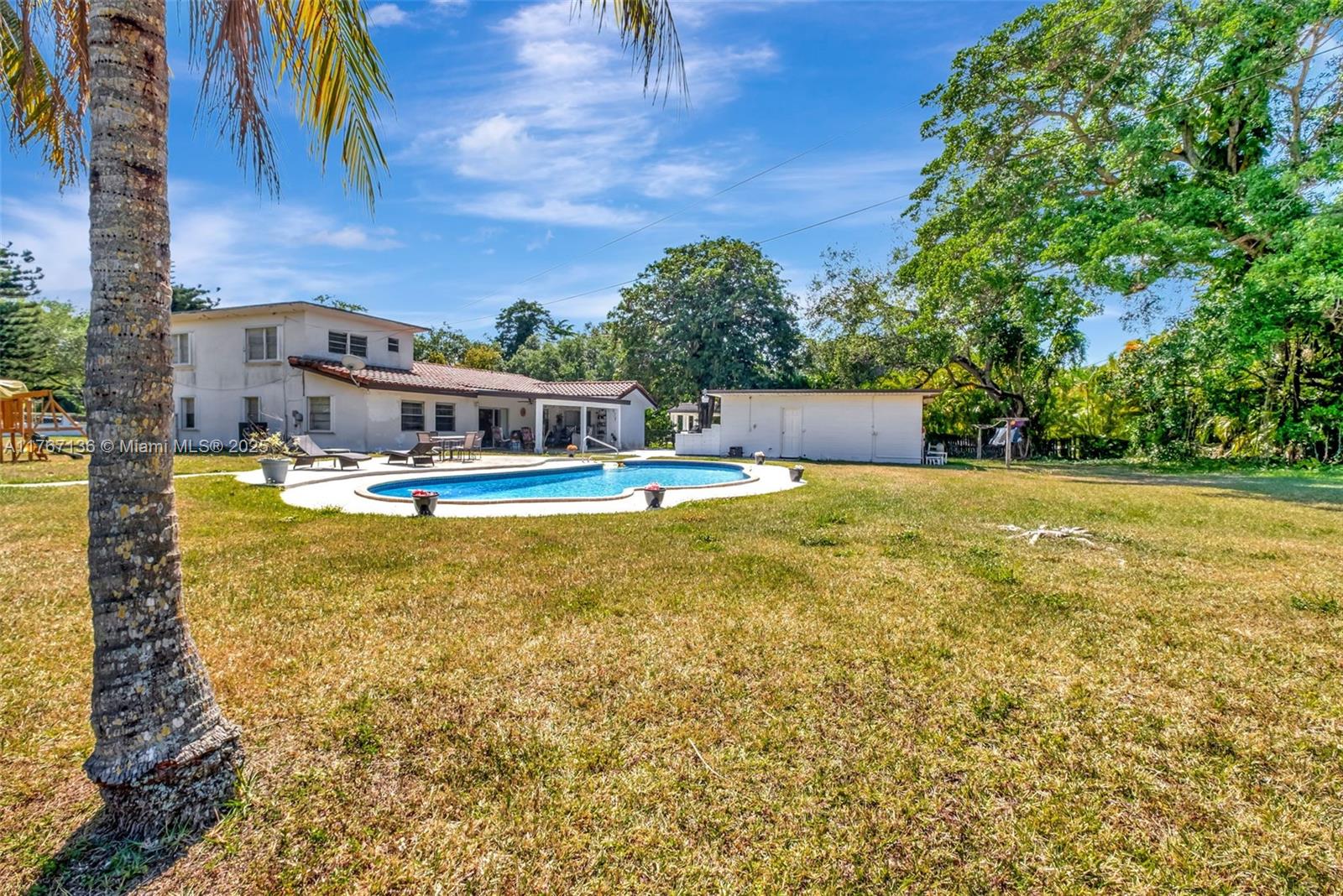 HELMS COUNTRY ESTATES RE- - Residential