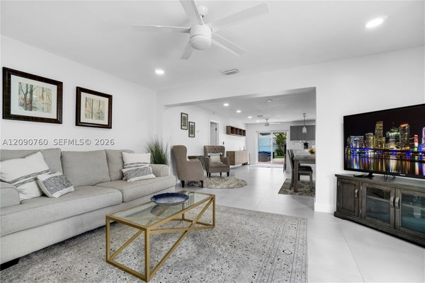617 NW 30TH CT, WILTON MANORS, FL 33311 - Image cd21cddf4e5b03c6b75a90efb1558fa3/2041613854