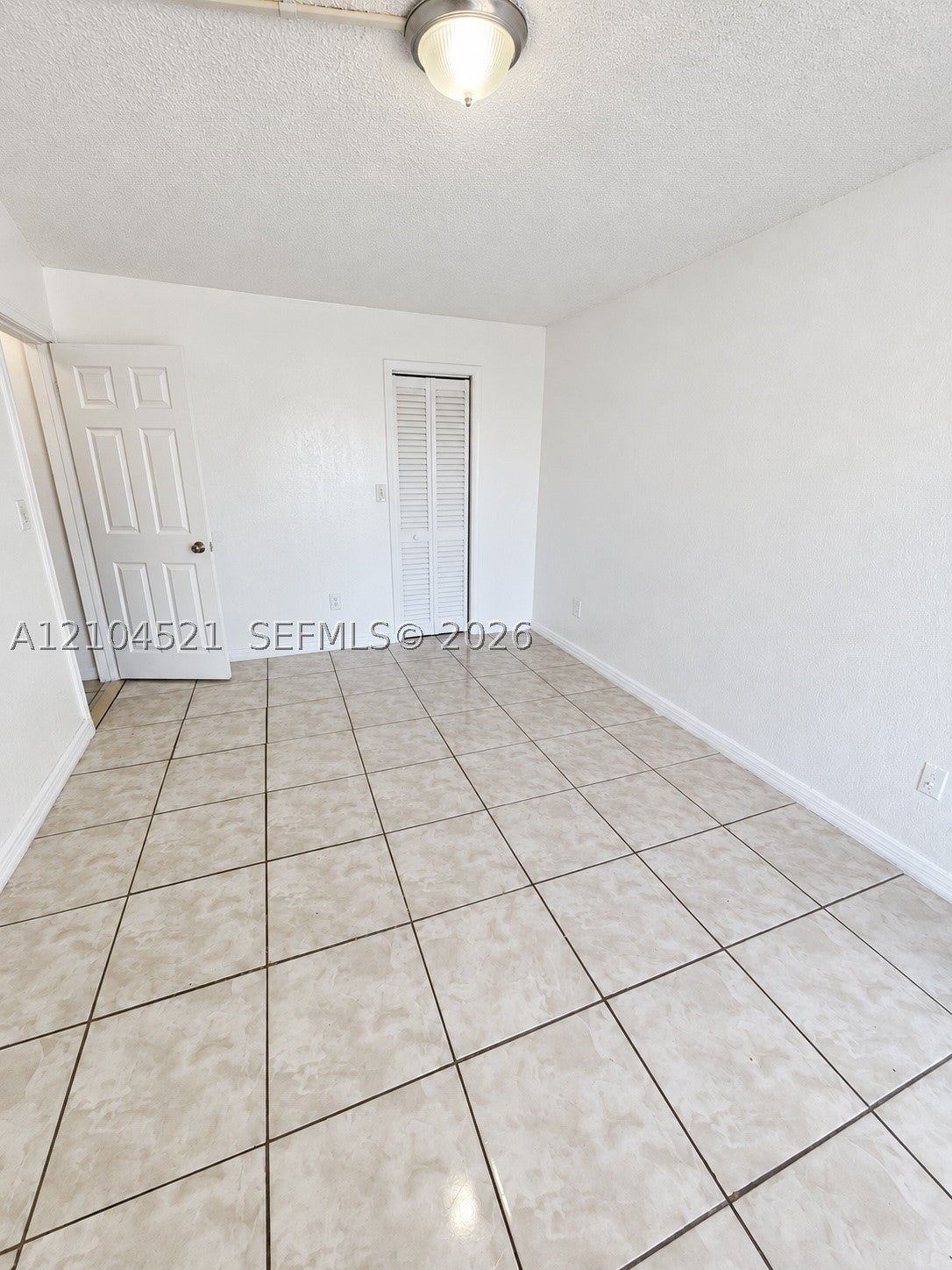 1305 W 53rd St 405
