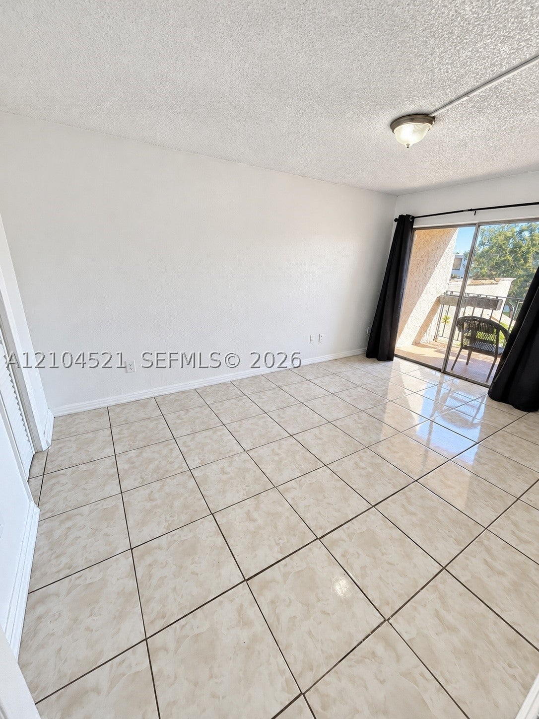 1305 W 53rd St 405