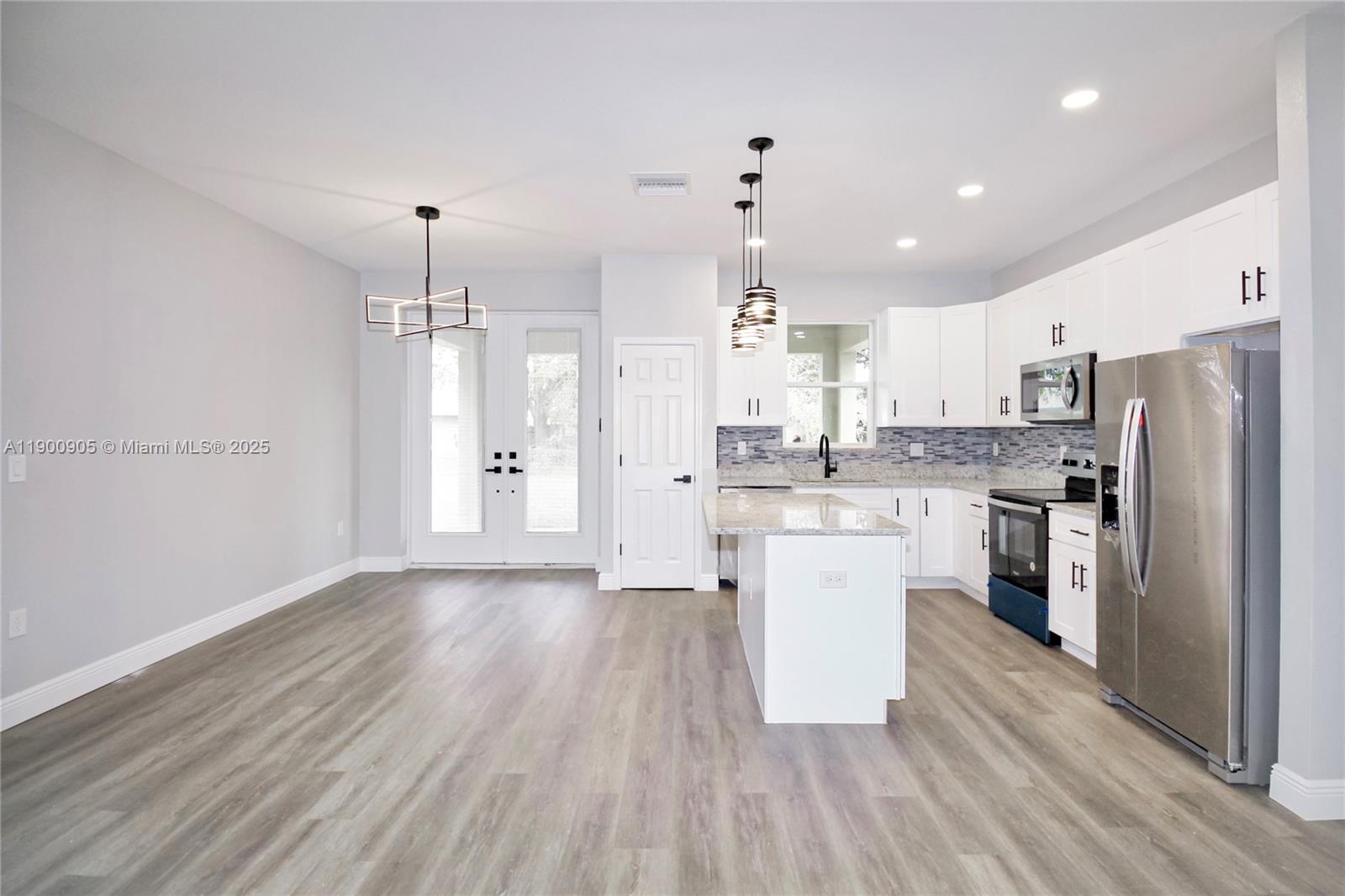 SUN N LAKE EST OF SEBRING - Residential