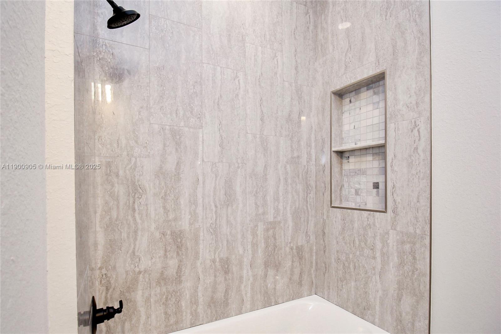 SUN N LAKE EST OF SEBRING - Residential