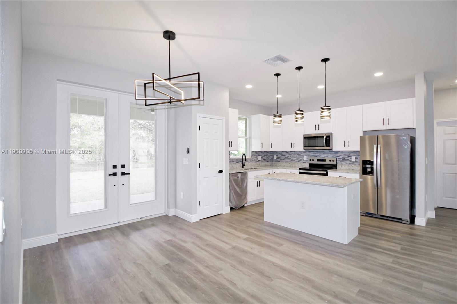 SUN N LAKE EST OF SEBRING - Residential