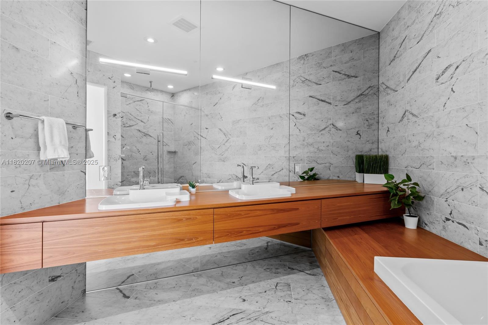 DINNER KEY - Residential