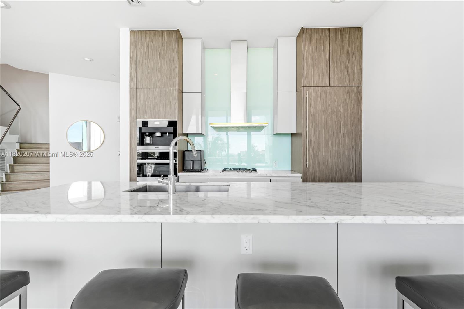 DINNER KEY - Residential