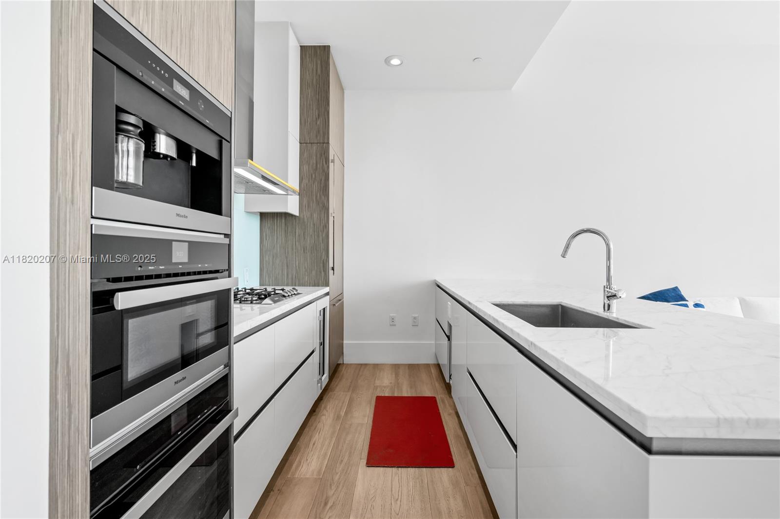 DINNER KEY - Residential