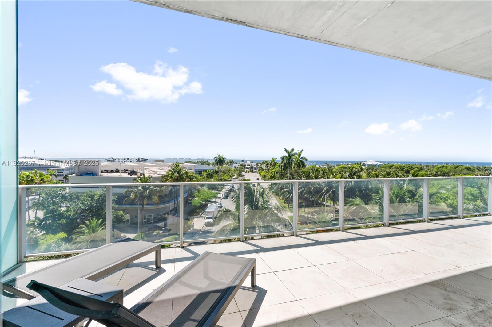 DINNER KEY - Residential