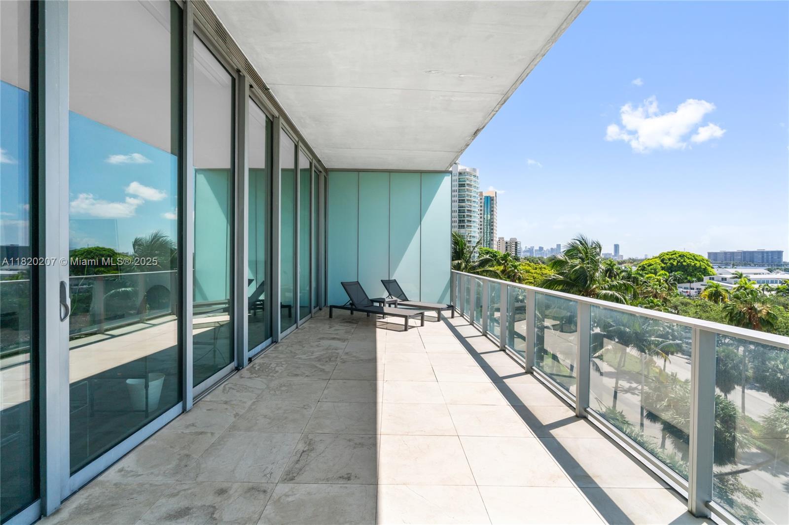 DINNER KEY - Residential