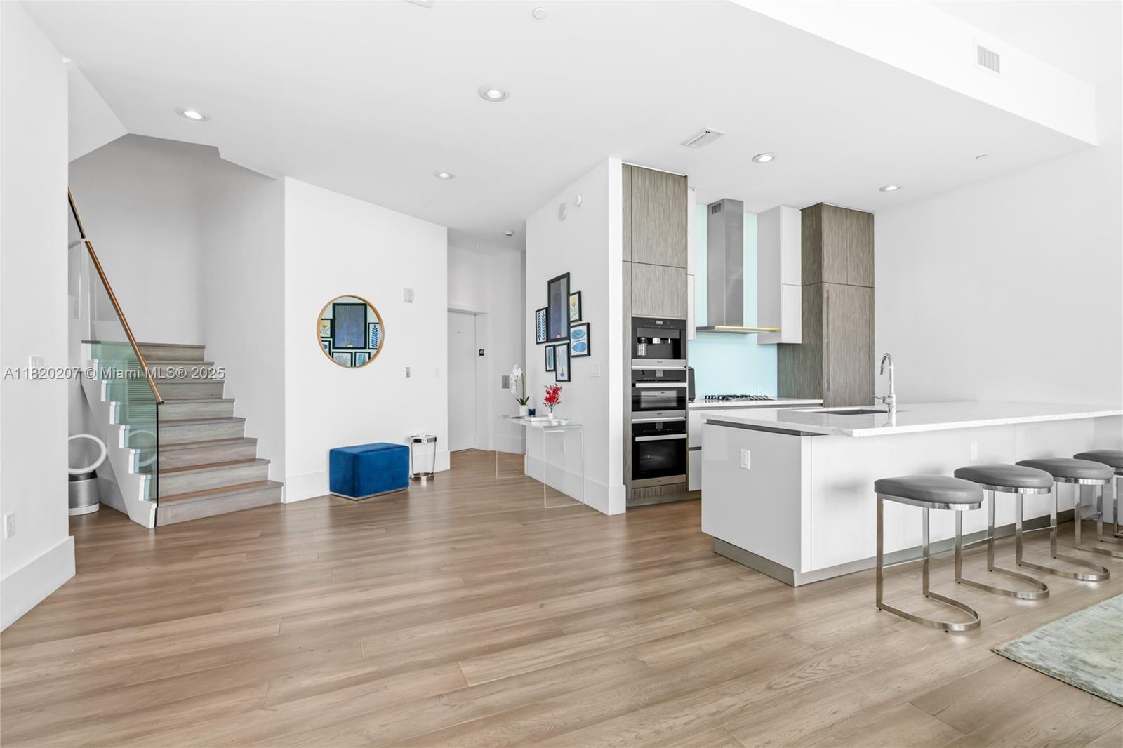 DINNER KEY - Residential