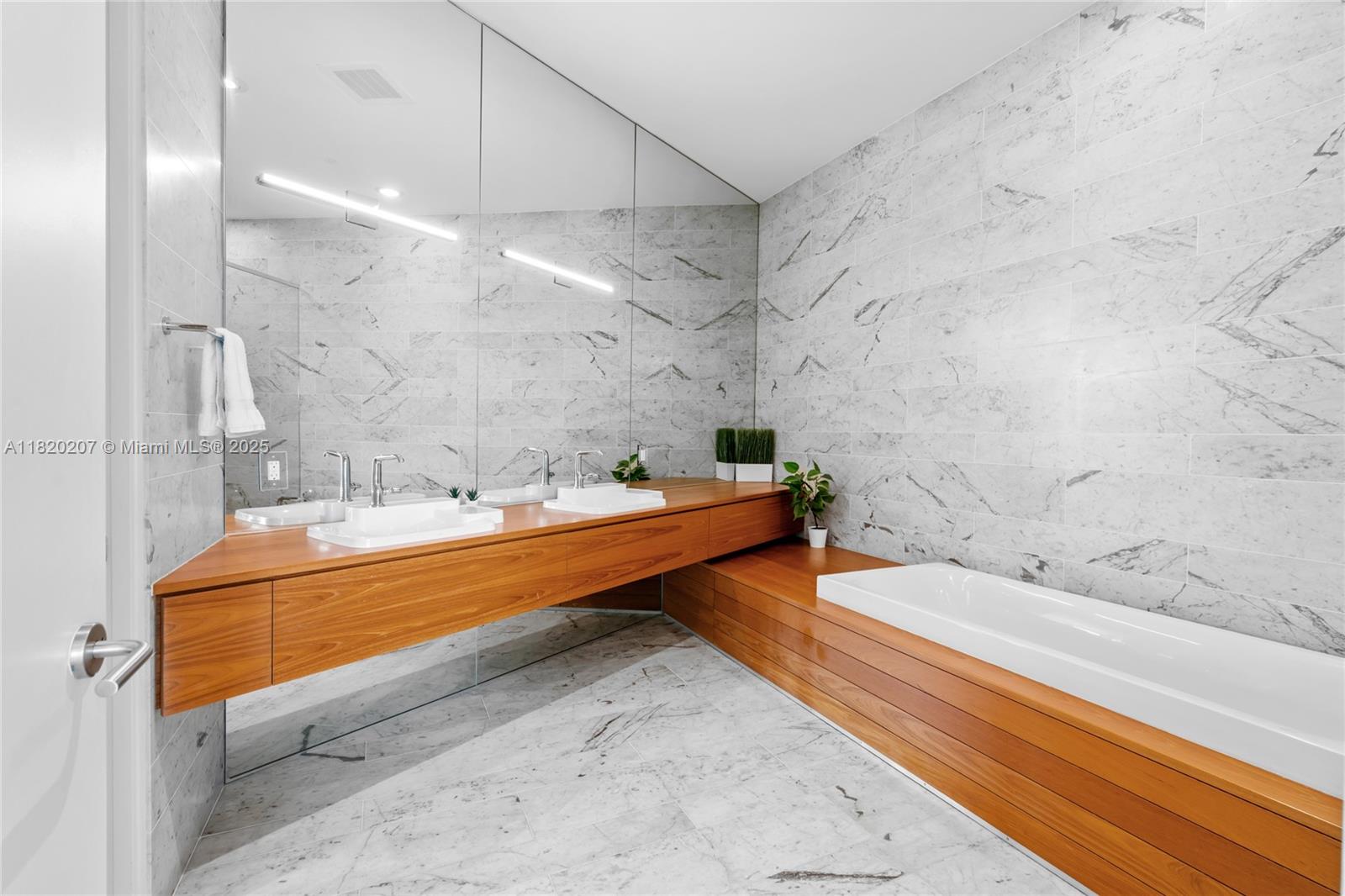 DINNER KEY - Residential