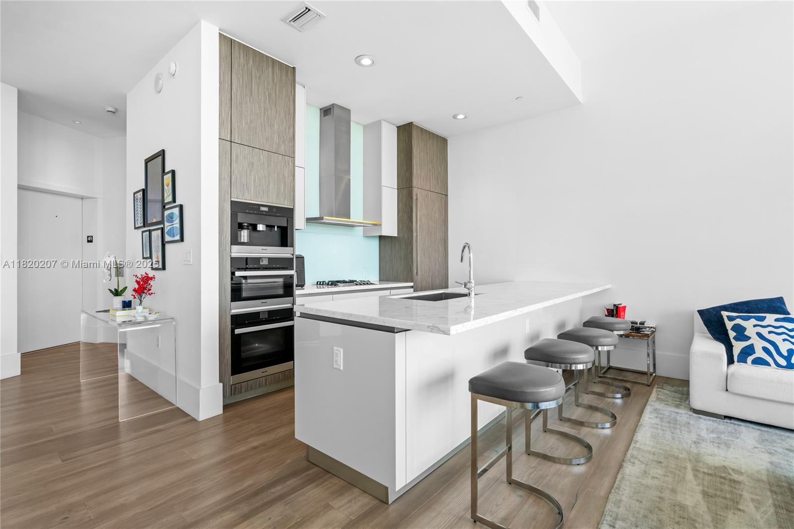 DINNER KEY - Residential