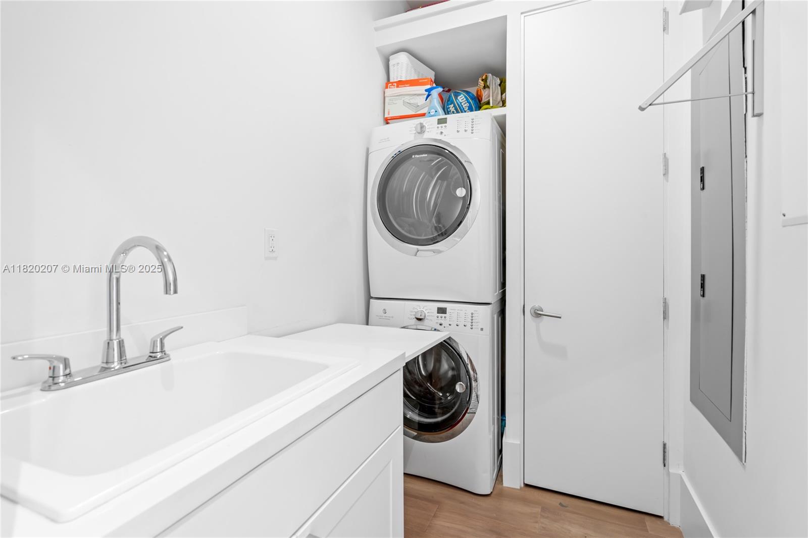 DINNER KEY - Residential