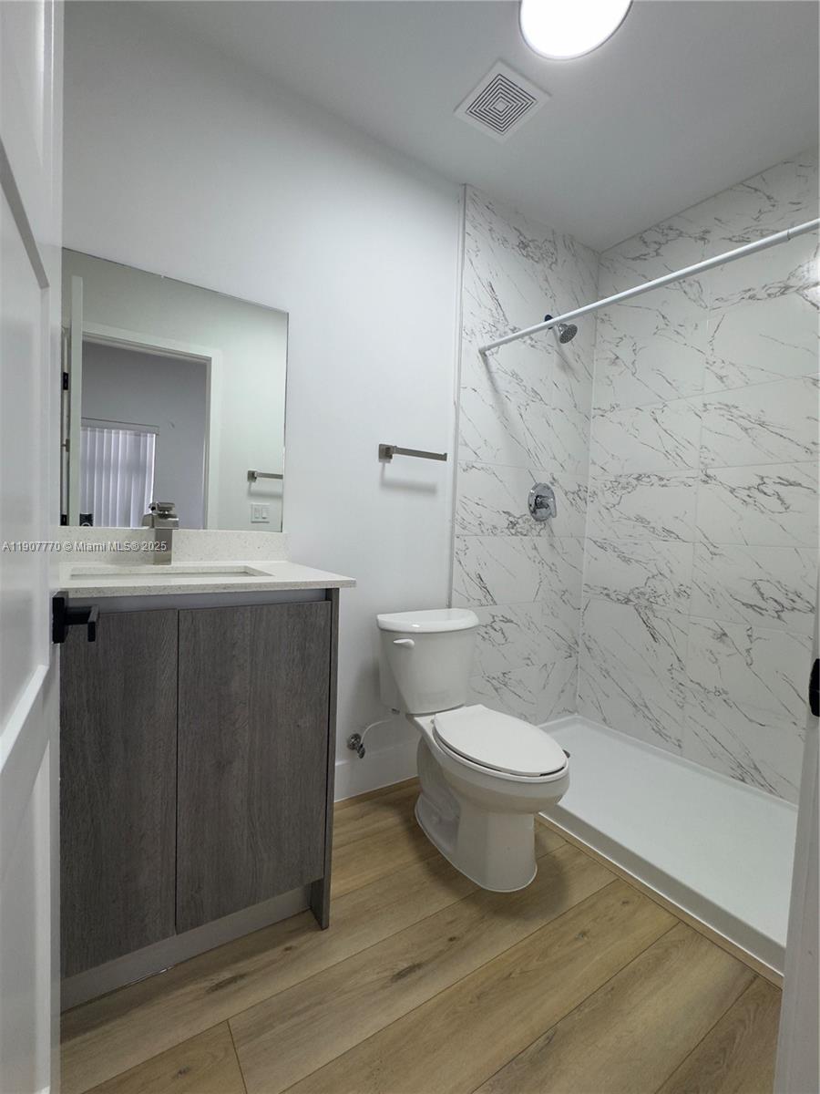 LAWRENCE ESTATE LAND COS - Residential Lease