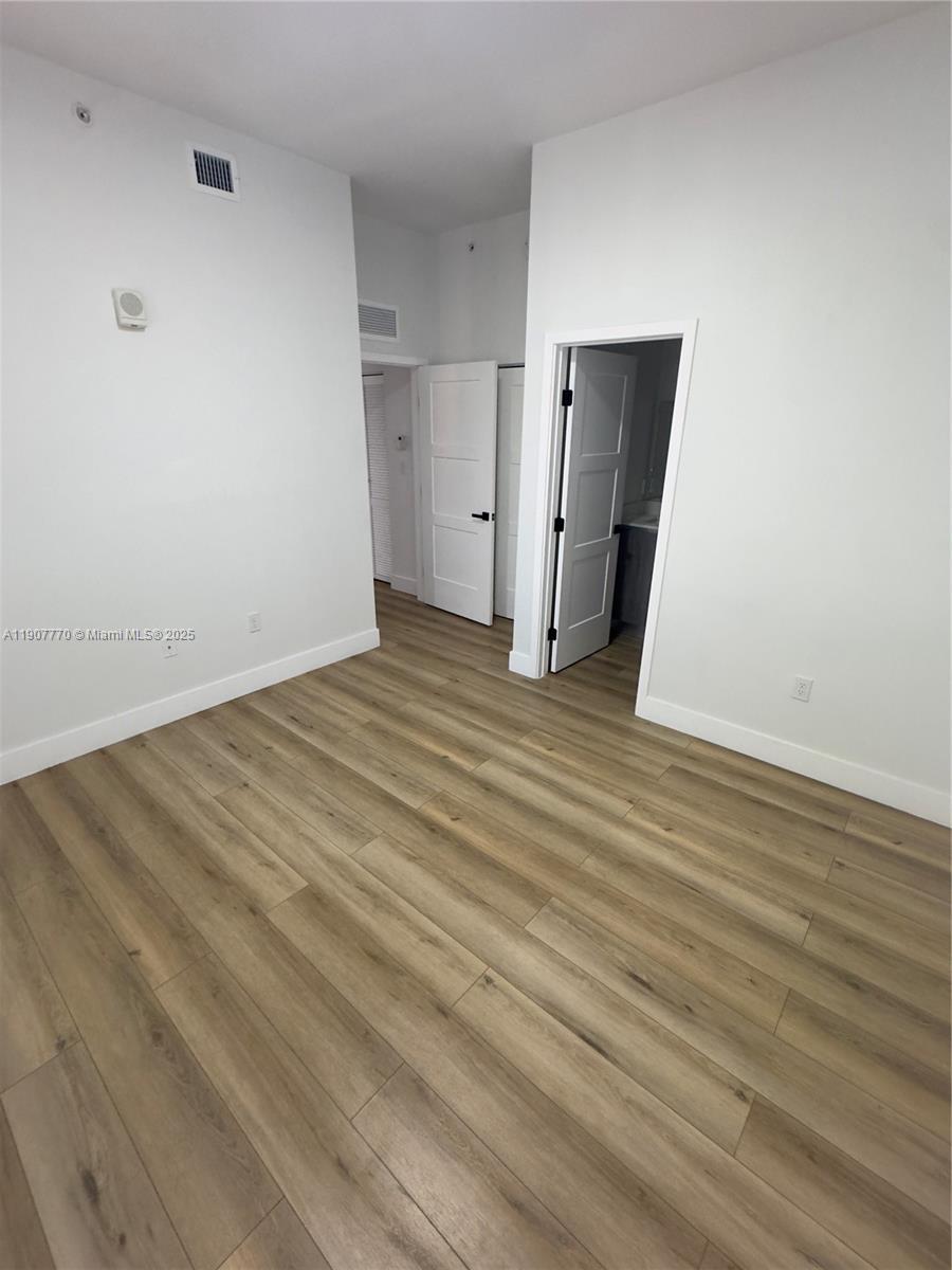 LAWRENCE ESTATE LAND COS - Residential Lease