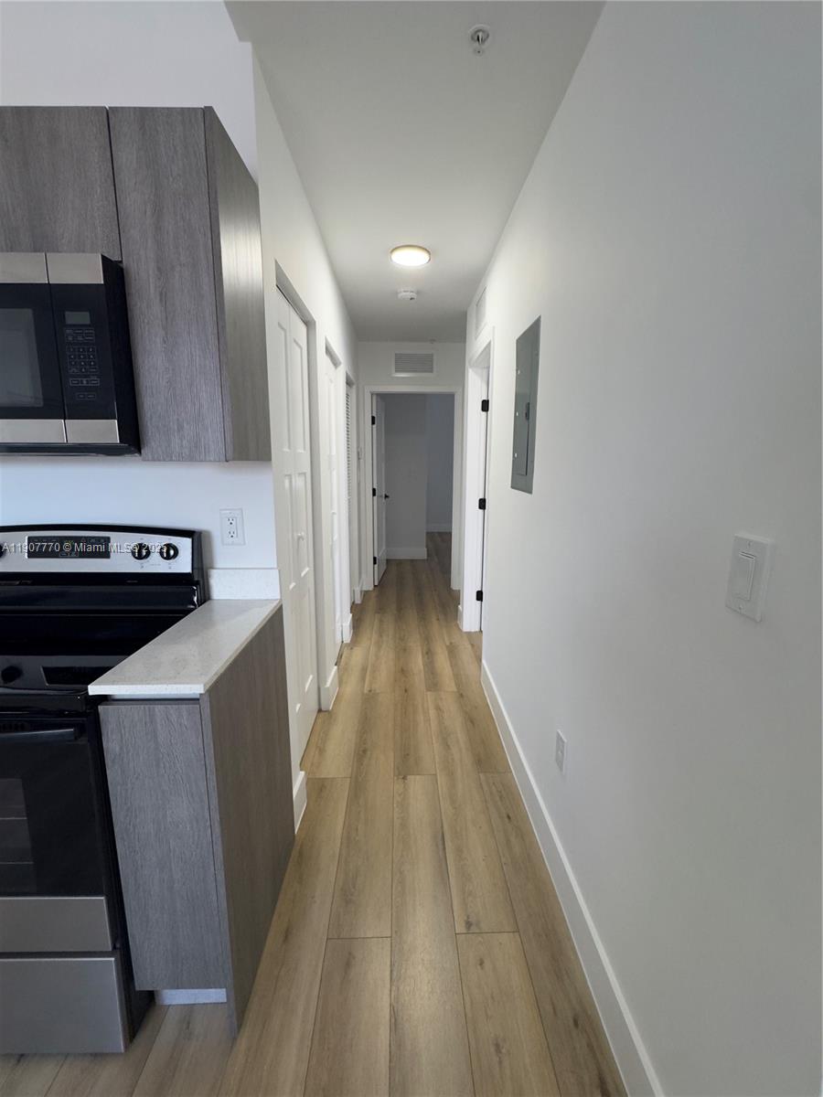 LAWRENCE ESTATE LAND COS - Residential Lease