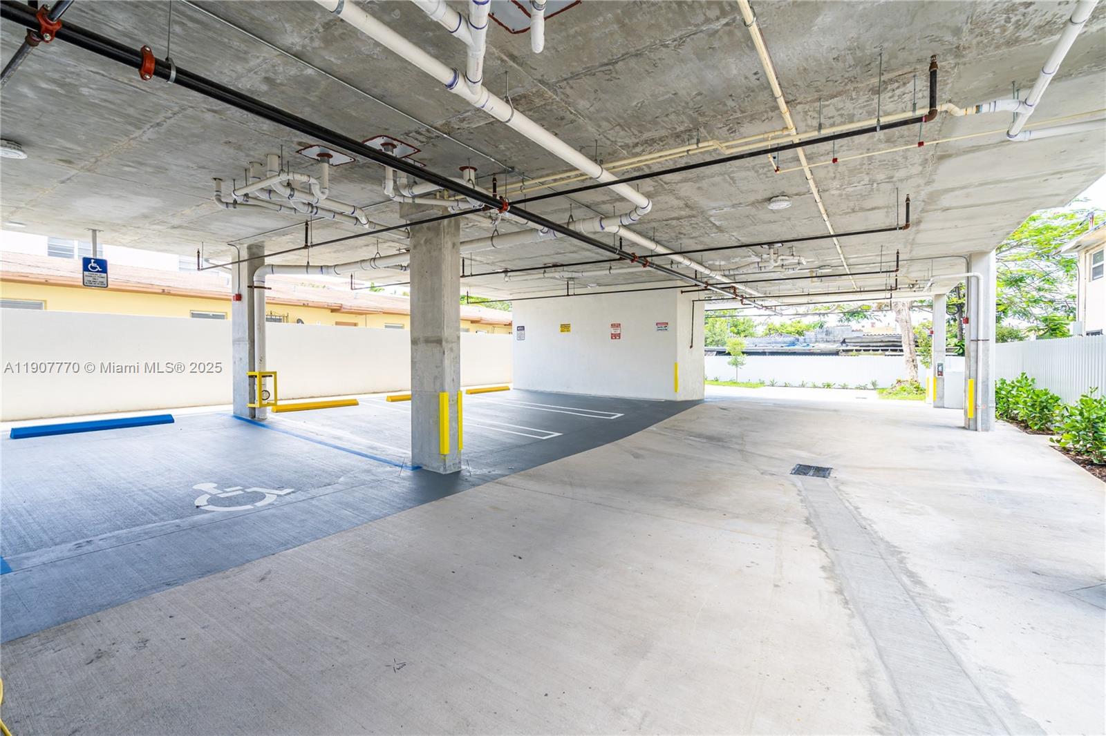 LAWRENCE ESTATE LAND COS - Residential Lease