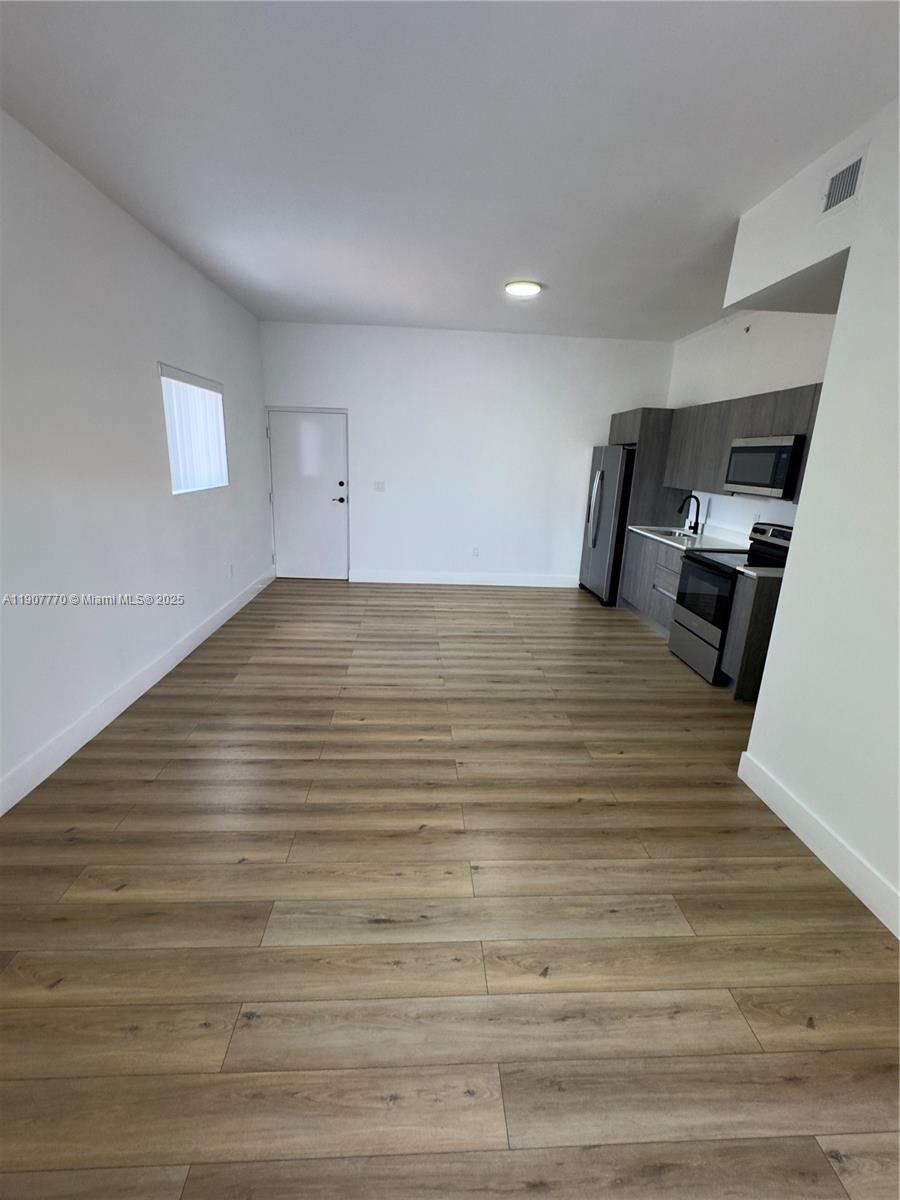 LAWRENCE ESTATE LAND COS - Residential Lease