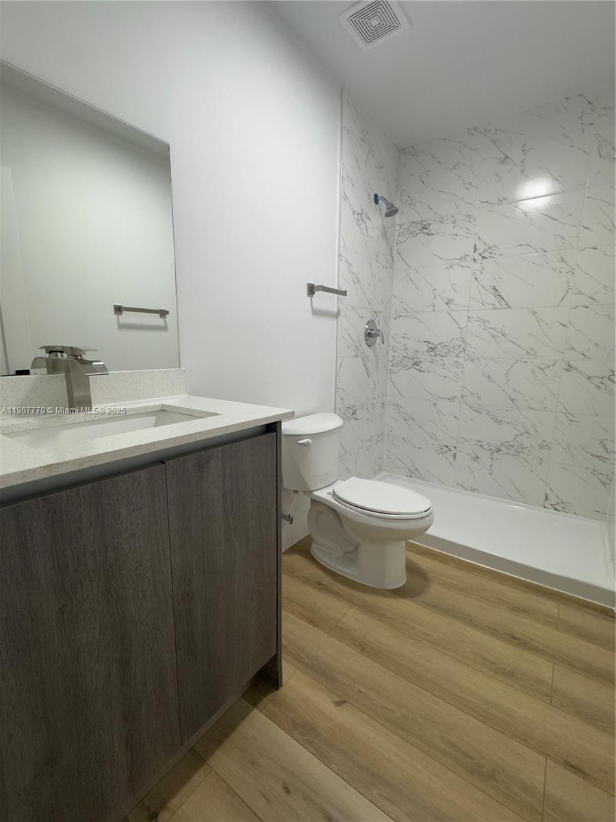 LAWRENCE ESTATE LAND COS - Residential Lease