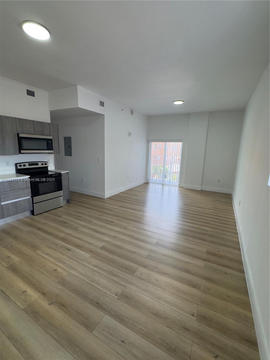 LAWRENCE ESTATE LAND COS - Residential Lease