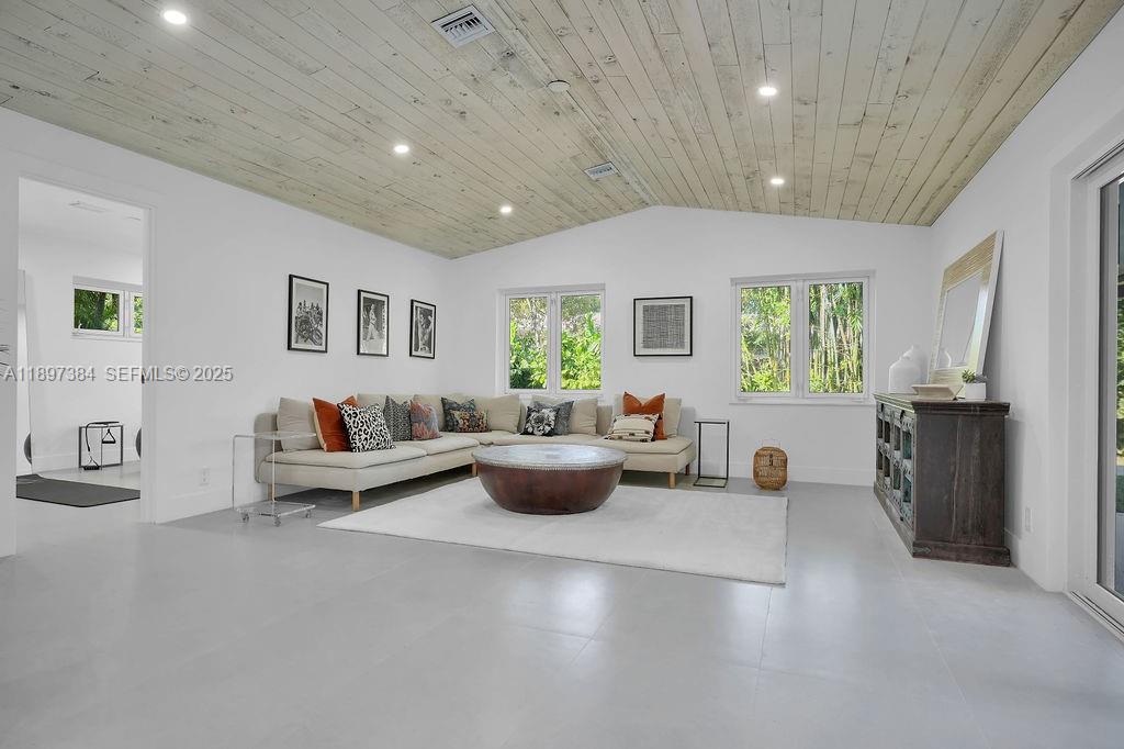 MANOR GROVE - Residential